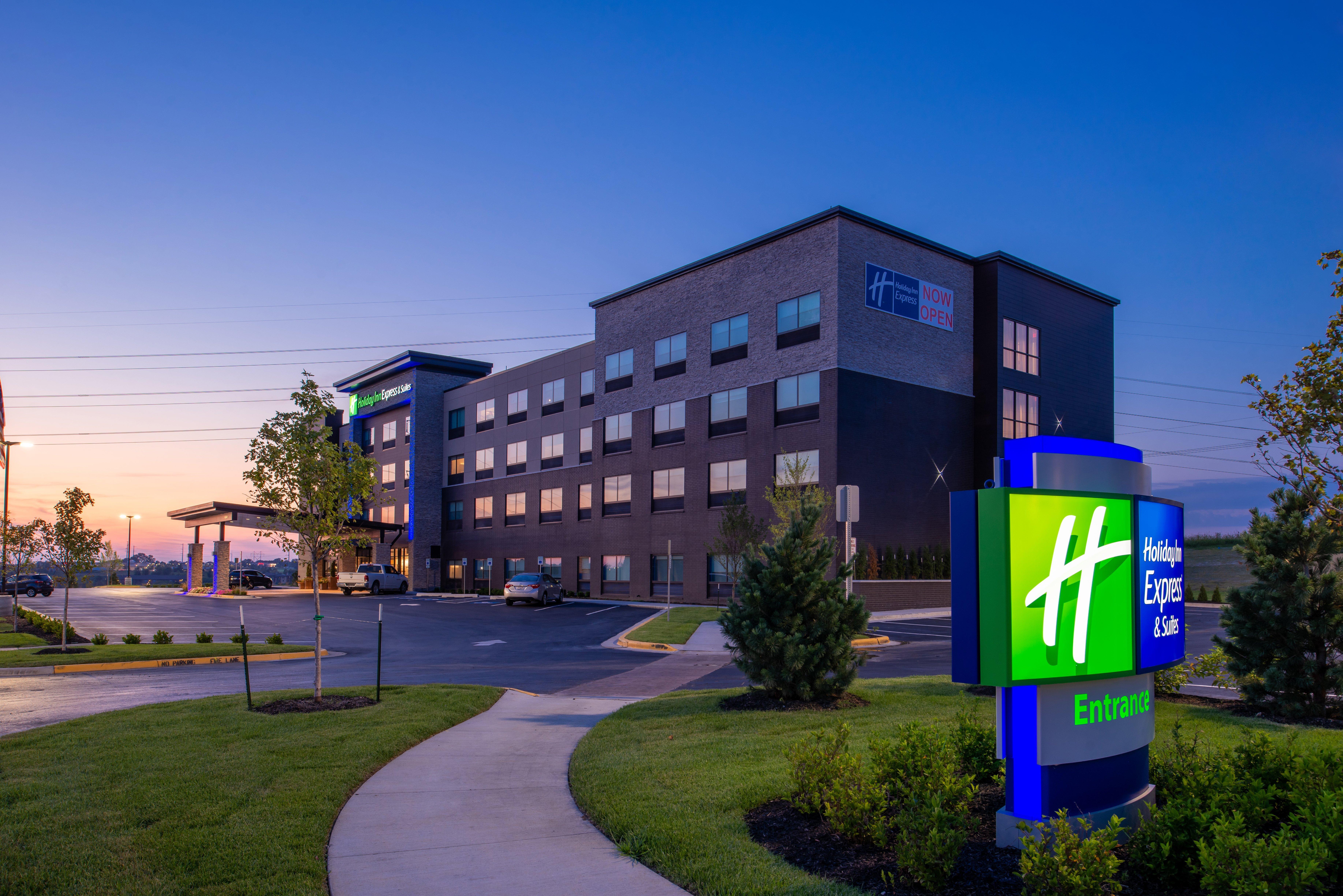 Holiday Inn Express & Suites - Olathe West By Ihg Buitenkant foto